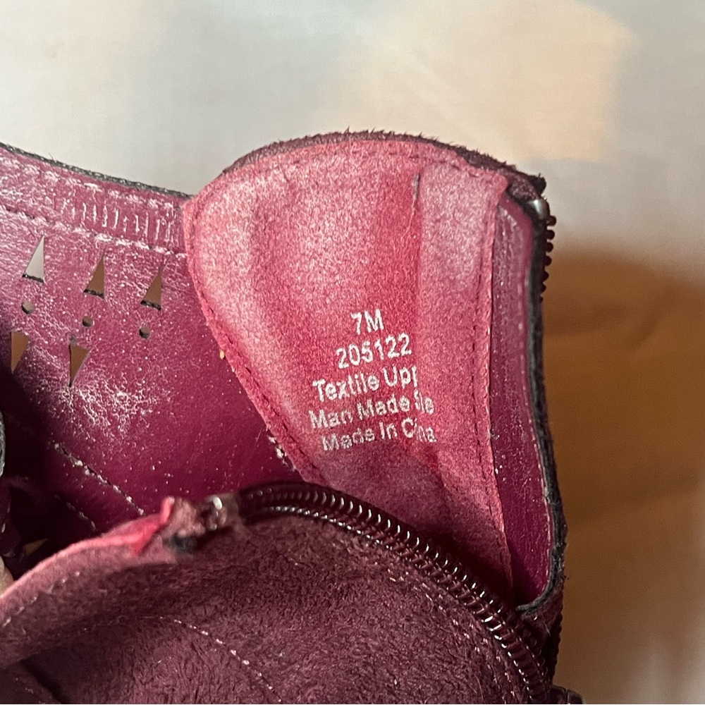 Diba - Maddie Cut Out Heeled Laser Cut Bootie - size 7 - Burgundy - Picture 4 of 8